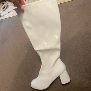 White GoGo boots size 9